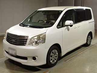 TOYOTA NOAH 2010