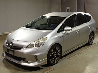 TOYOTA PRIUS ALPHA 2011