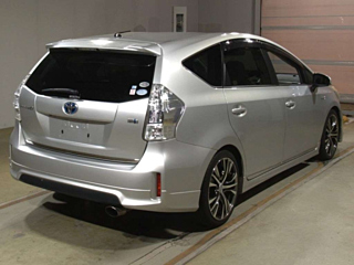 TOYOTA PRIUS ALPHA 2011
