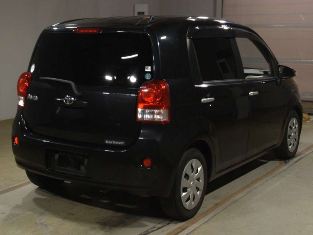 TOYOTA PORTE 2012