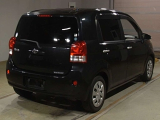 TOYOTA PORTE 2012