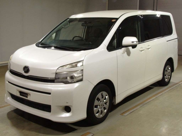 TOYOTA VOXY 2013