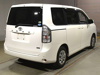TOYOTA VOXY 2013