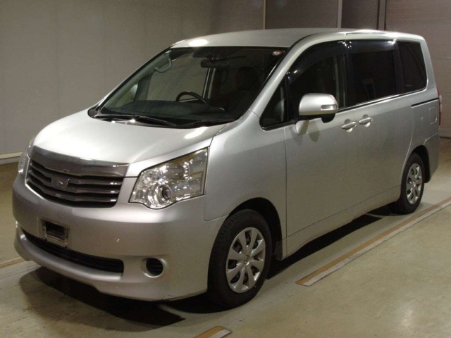 TOYOTA NOAH 2012