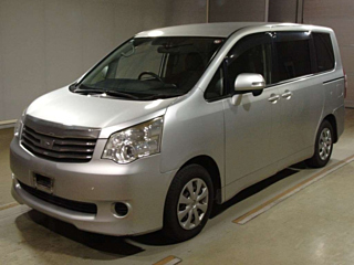 TOYOTA NOAH 2012