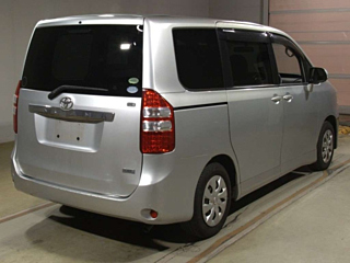 TOYOTA NOAH 2012