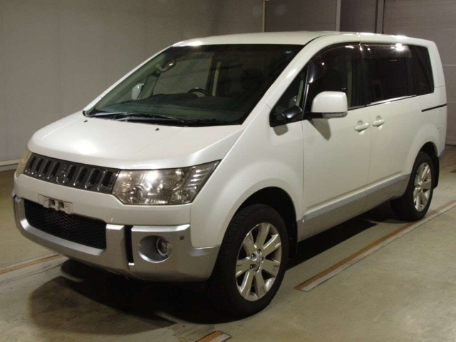 MITSUBISHI DELICA D5 2011