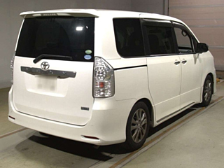 TOYOTA VOXY 2012