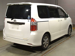 TOYOTA NOAH 2009