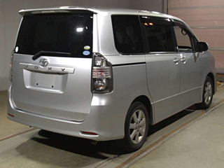 TOYOTA VOXY 2009