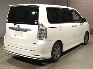 TOYOTA VOXY 2009
