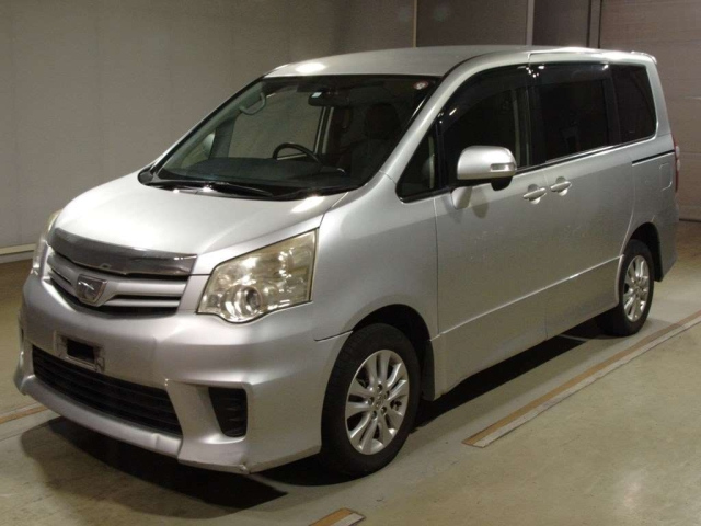 TOYOTA NOAH 2012