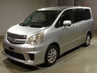 TOYOTA NOAH 2012