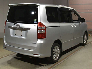 TOYOTA NOAH 2012