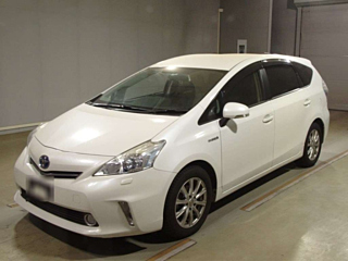 TOYOTA PRIUS ALPHA 2011