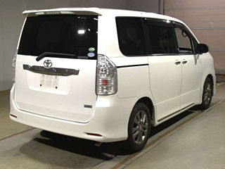 TOYOTA VOXY 2012