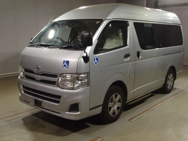 TOYOTA HIACE VAN 2013