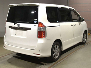 TOYOTA NOAH 2009