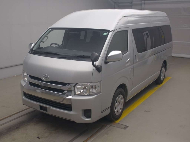 TOYOTA HIACE 2020
