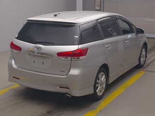 TOYOTA WISH 2010