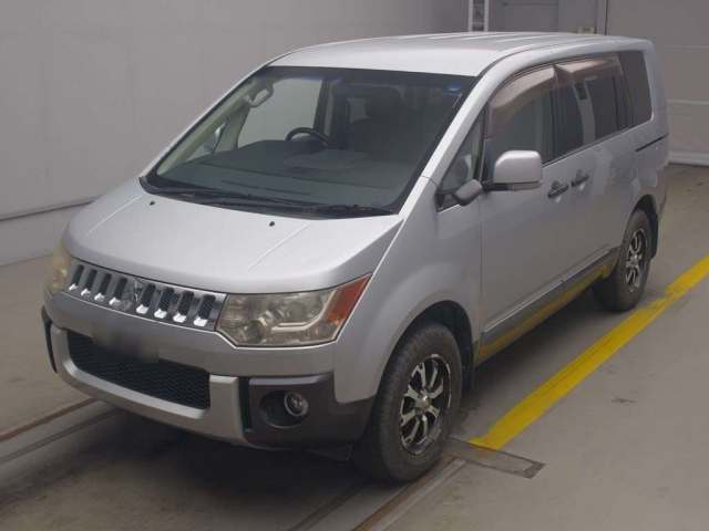 MITSUBISHI DELICA D5 2010