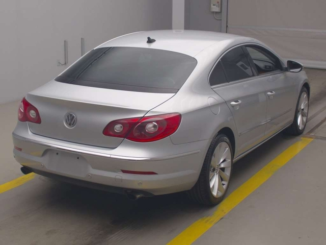 VOLKSWAGEN PASSAT 2010