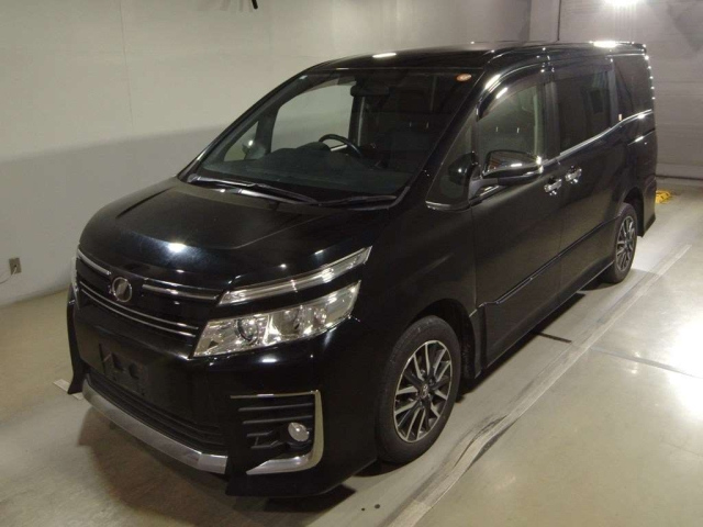 TOYOTA VOXY 2015