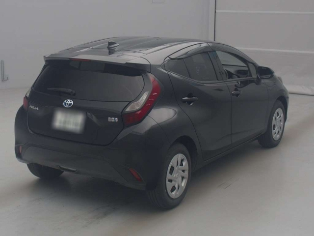 TOYOTA AQUA 2022