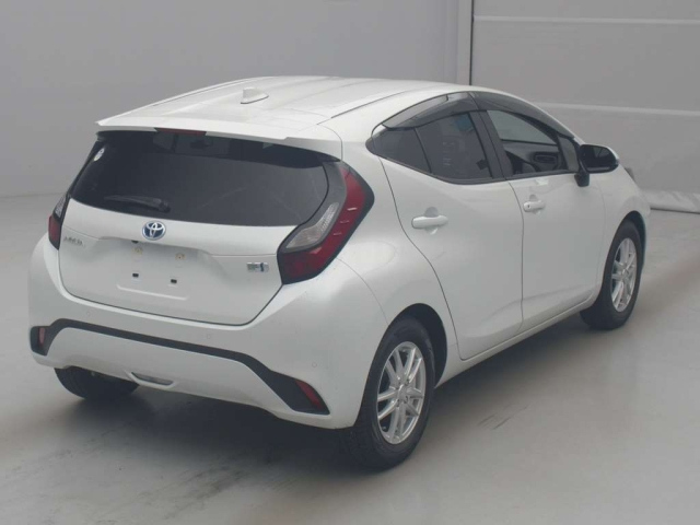 TOYOTA AQUA 2023