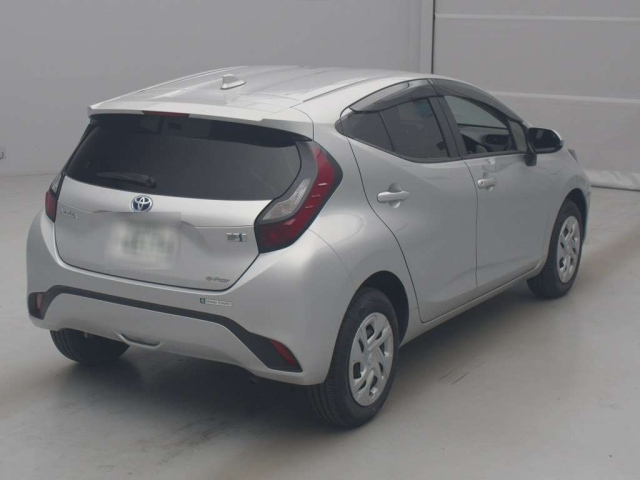 TOYOTA AQUA 2023