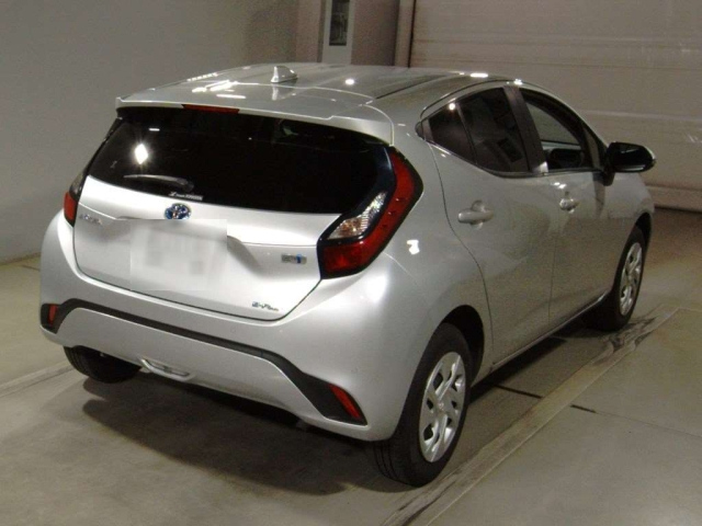 TOYOTA AQUA 2021