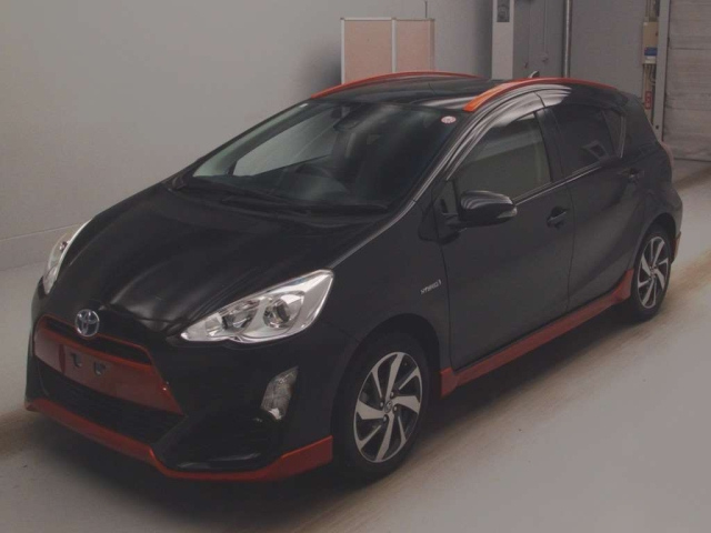 TOYOTA AQUA 2016