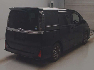 TOYOTA VOXY 2014