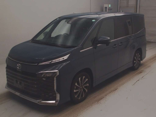 TOYOTA VOXY 2023