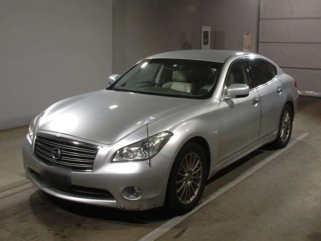 NISSAN FUGA 2010