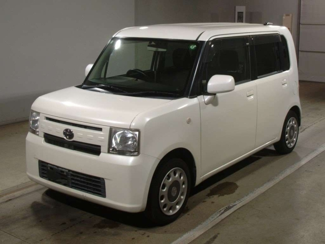 TOYOTA PIXIS SPACE 2015