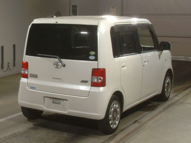TOYOTA PIXIS SPACE 2015