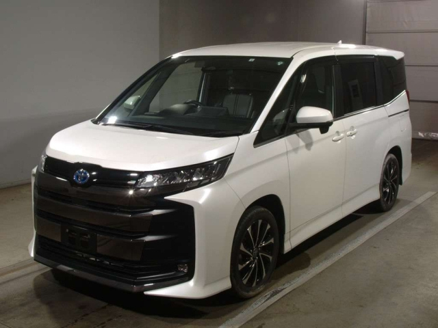TOYOTA NOAH 2022