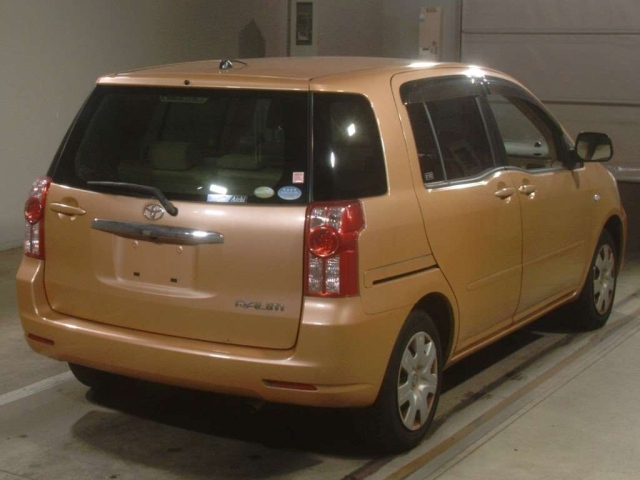 TOYOTA RAUM 2010