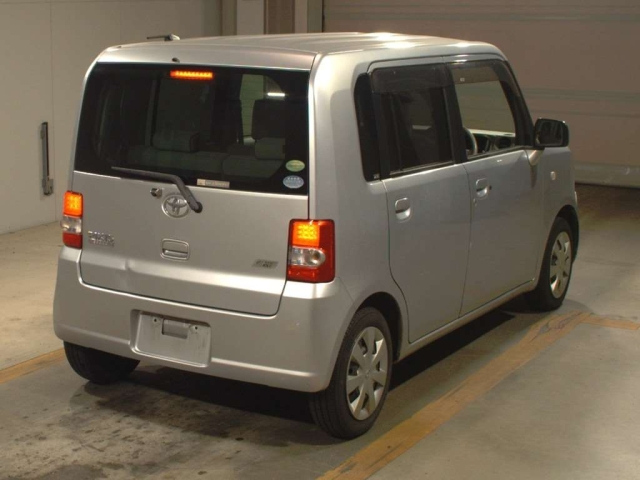 TOYOTA PIXIS SPACE 2012
