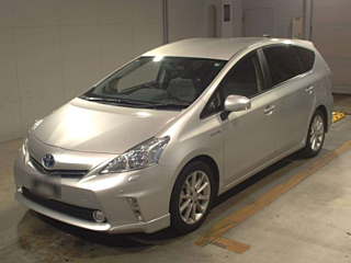 TOYOTA PRIUS ALPHA 2011