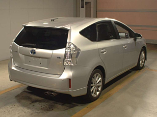 TOYOTA PRIUS ALPHA 2011