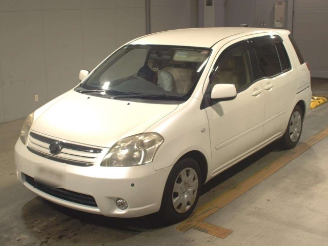 TOYOTA RAUM 2010