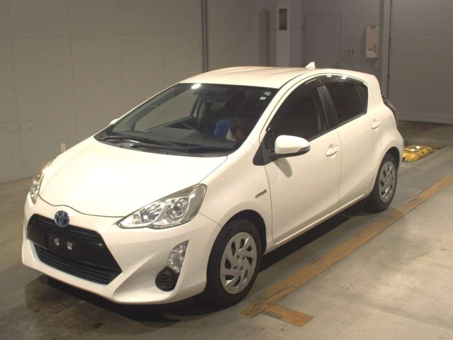 TOYOTA AQUA 2016
