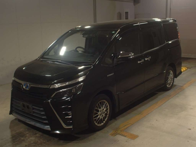 TOYOTA VOXY 2018
