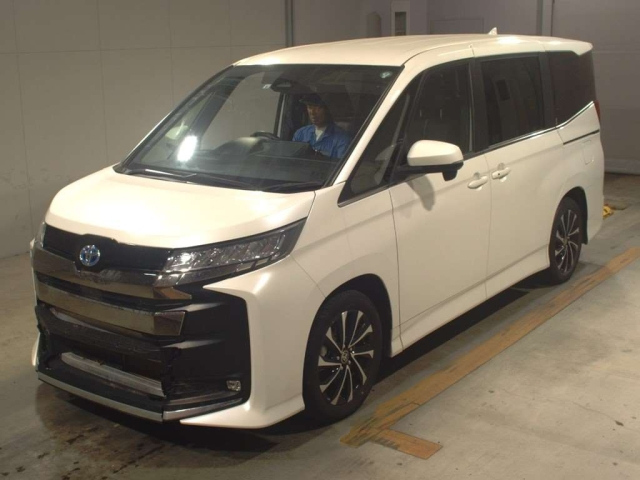 TOYOTA NOAH 2022