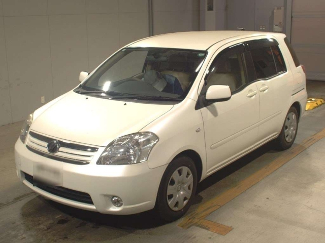 TOYOTA RAUM 2011