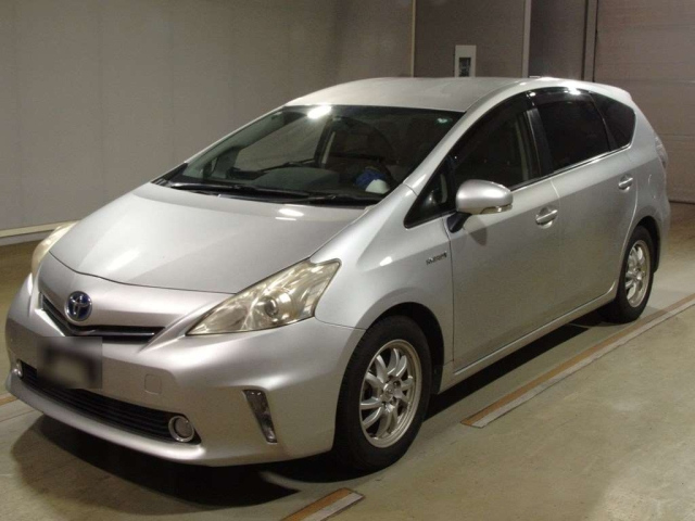 TOYOTA PRIUS ALPHA 2013