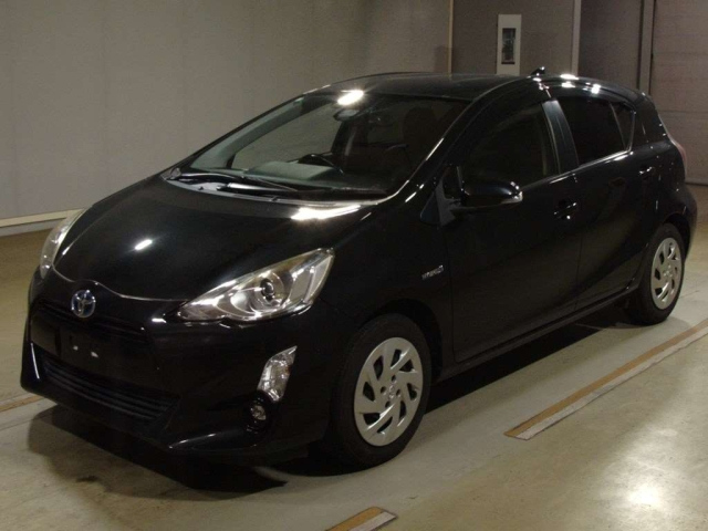 TOYOTA PRIUS ALPHA 2014