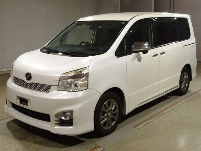 TOYOTA VOXY 2013